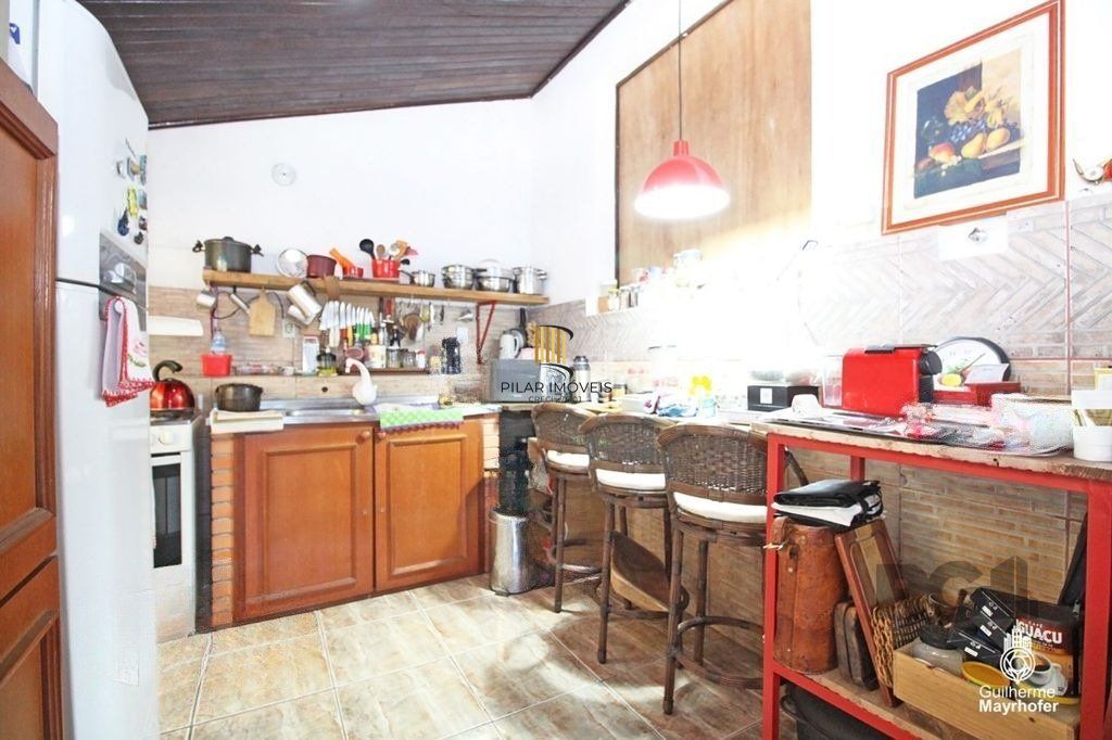 Casa de 3 dormitórios no bairro Partenon