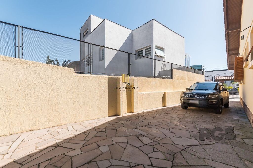 Casa de 3 dormitórios no bairro Chácara das Pedras