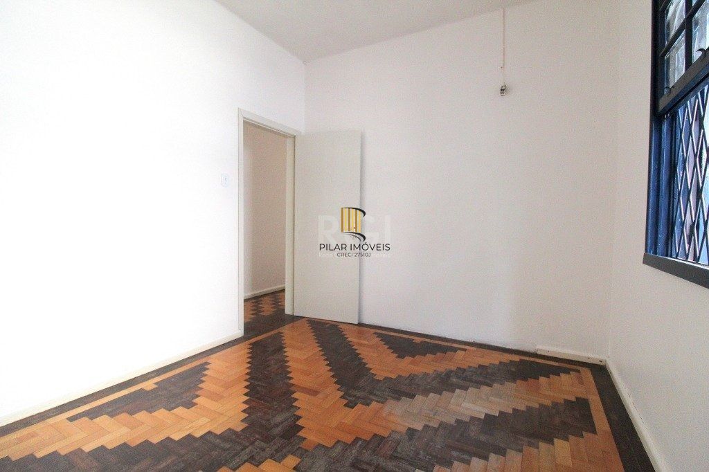 Casa 6 dormitórios no bairro Teresópolis