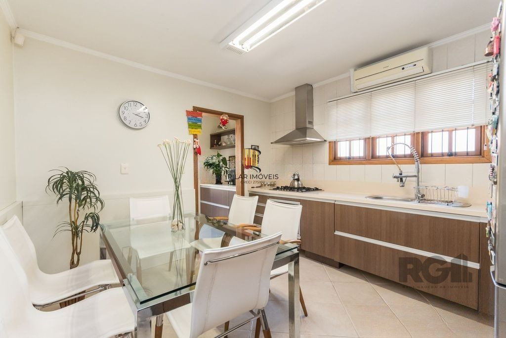 Casa de 3 dormitórios no bairro Chácara das Pedras