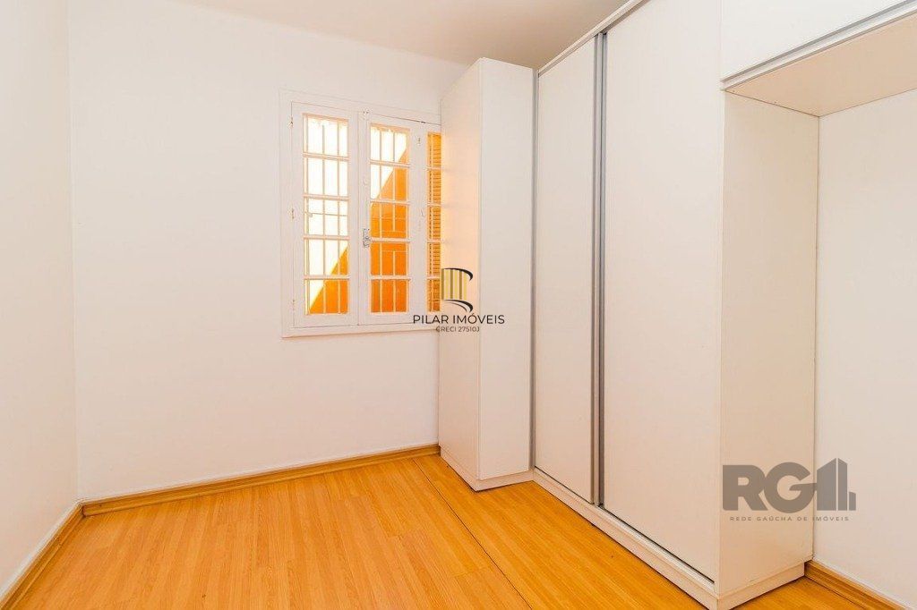 Casa com 99,73m², 2 dormitórios, 2 vagas no bairro Floresta