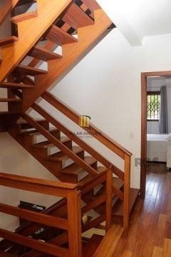 Excelente casa de 287m² com 3 dormitórios e 4 vagas.