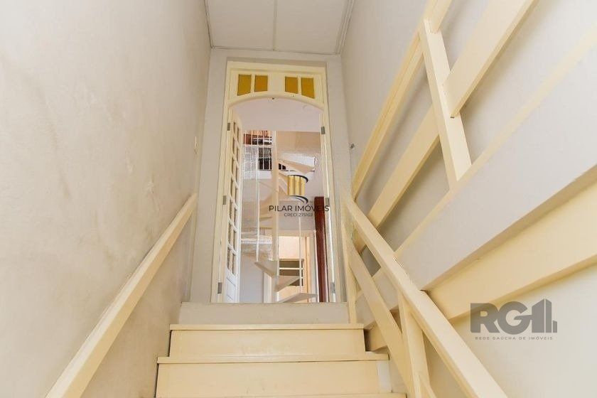 Casa de 197m² - 5 dormitórios, 3 vagas no bairro Rubem Berta
