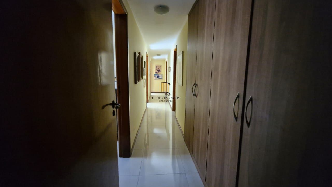 Casa de Cinema na Glória, com 500m² de área privada, 3 dormitórios, piscina, horta, lareira, elevador, gradeada 4 garagens