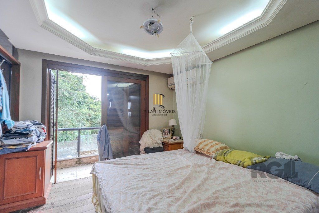 Casa 400m² - 5 dormitórios, 4 vagas no bairro Vila Jardim