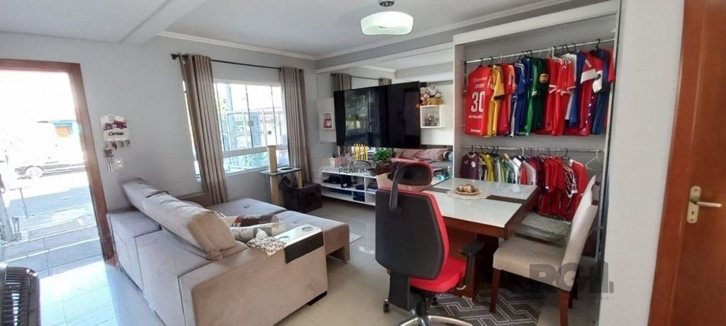 Casa com 2 dormitórios no bairro Hípica