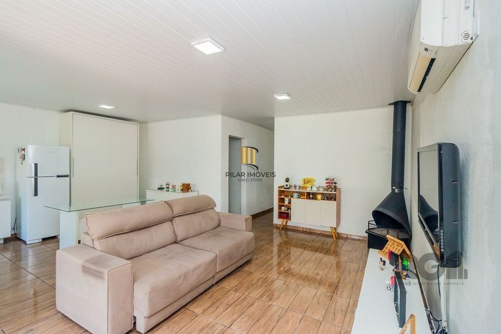 Casa de 2 dormitórios com 98m² no Bairro Lomba do Pinheiro