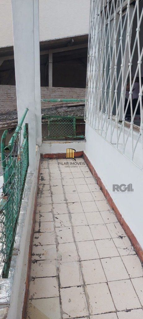 Casa 3 dormitórios quase esquina Av. Nonoai.