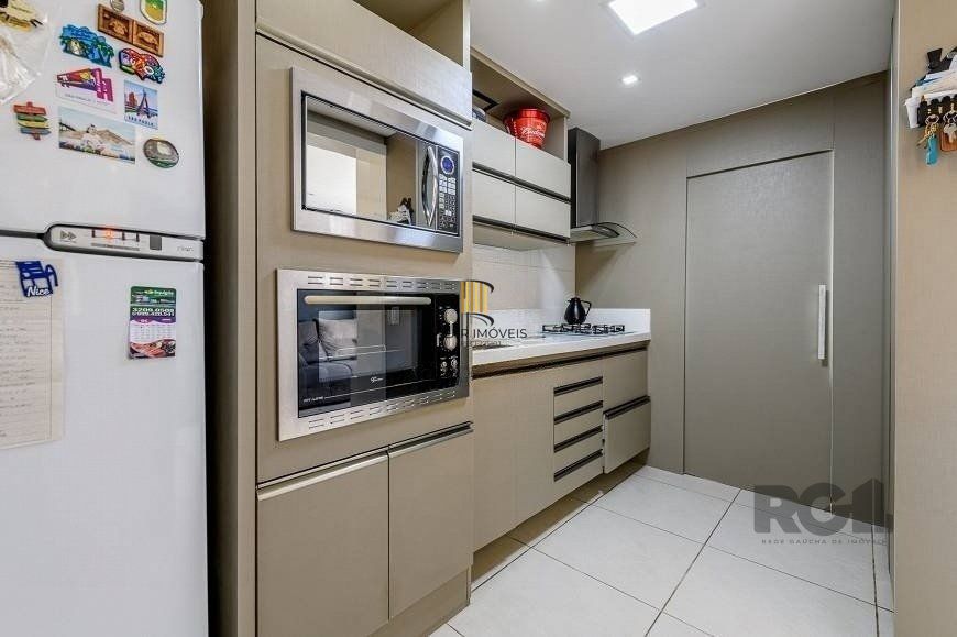 Apartamento 68 m² mobiliado, 2 dormitórios, sendo 1 suíte e 1 vaga.
