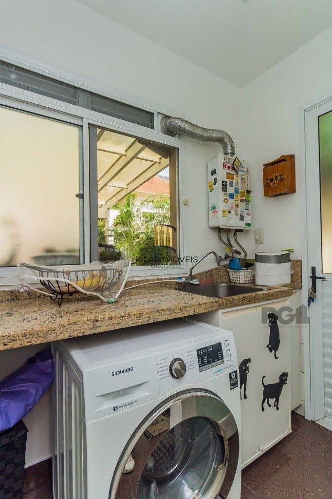 Casa em Condomínio, 157m², 4 dormitórios, 2 vagas no bairro Sarandi