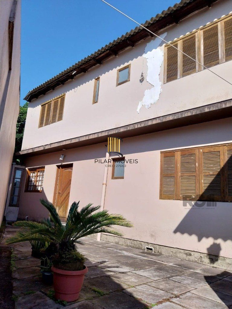 Casa de 4 dormitórios no bairro Santa Rosa de Lima