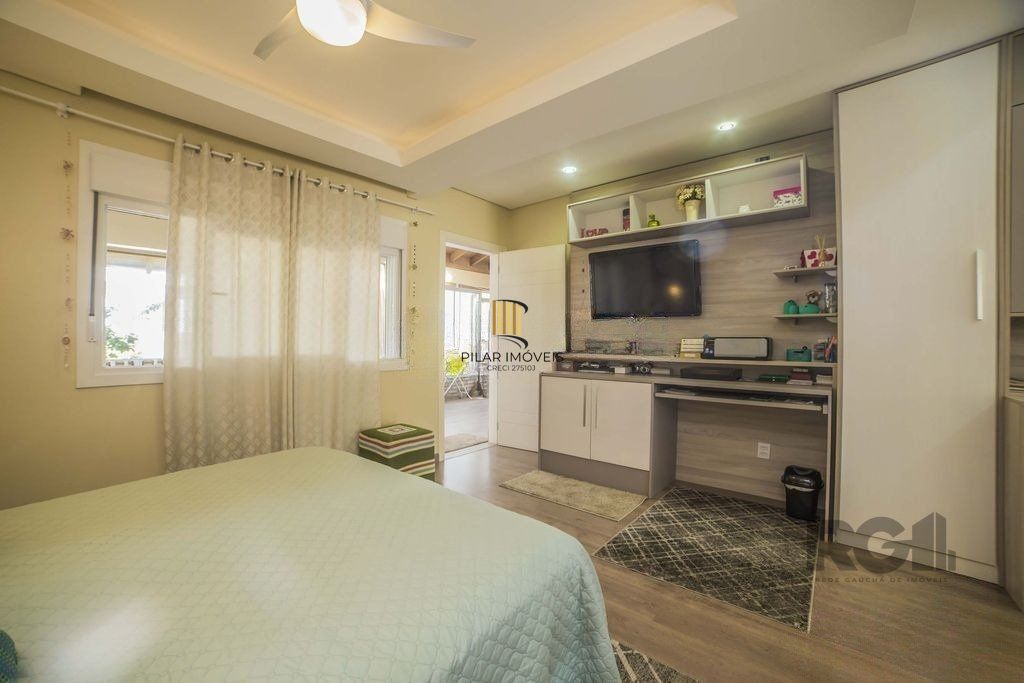 Casa de 4 dormitórios no bairro Glória