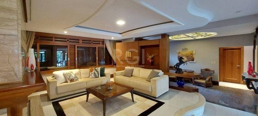 Excelente casa de  386m² com 04 dormitórios sendo 03 suítes.
