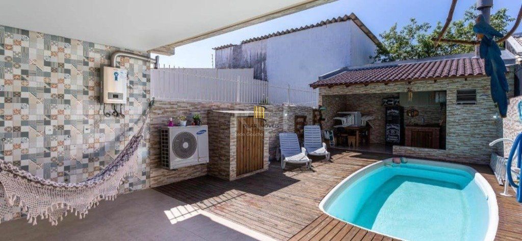 Excelente casa com 3 dormitórios e piscina