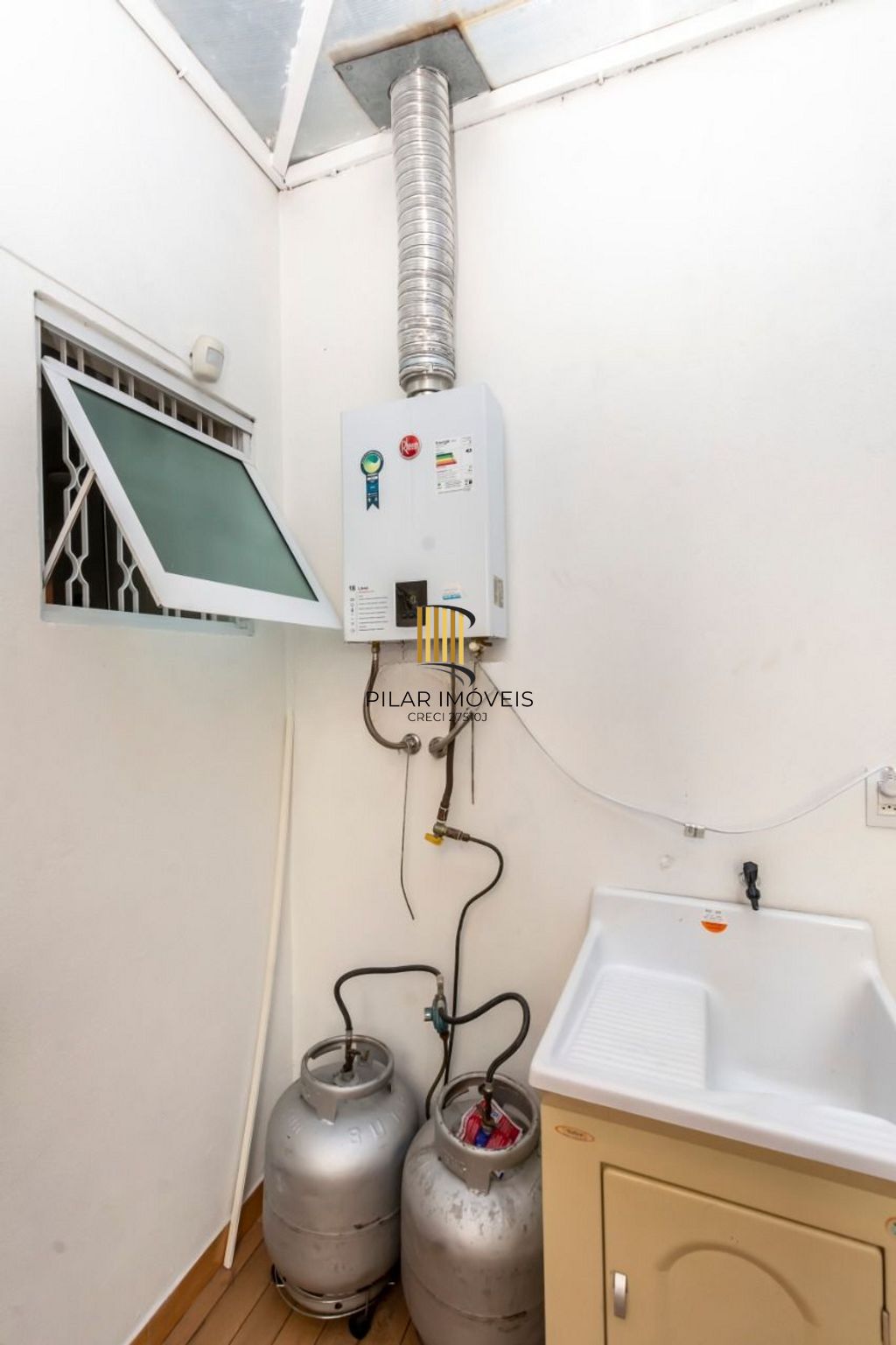 Casa de 2 dormitórios à venda no Bairro na Lomba do Pinheiro - Porto Alegre