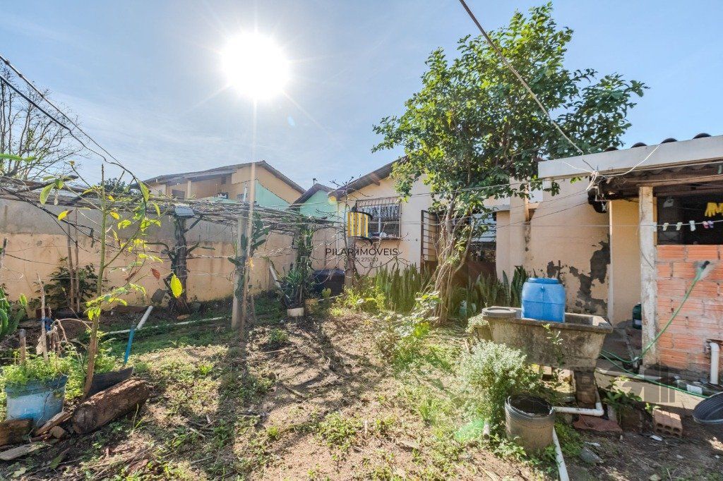 Casa de 2 dormitórios, no bairro  Hípica