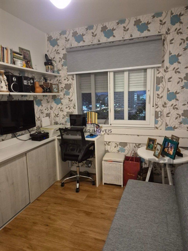 Apartamento 03 dormitorios com suite em Porto Alegre=RS