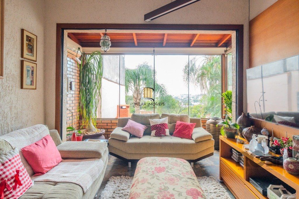 Casa 3 dormitórios no bairro Medianeira