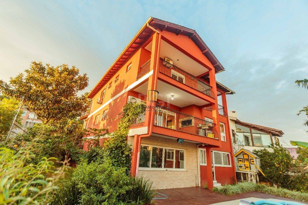Casa de 498m², bairro Teresópolis