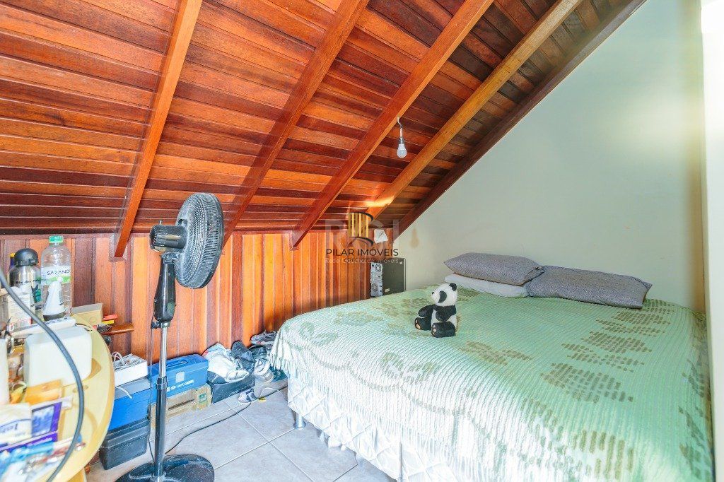 Casa 160m² - 3 dormitórios, 1 suíte, churrasqueira, terraço e 2 vagas de garagem no Guarujá