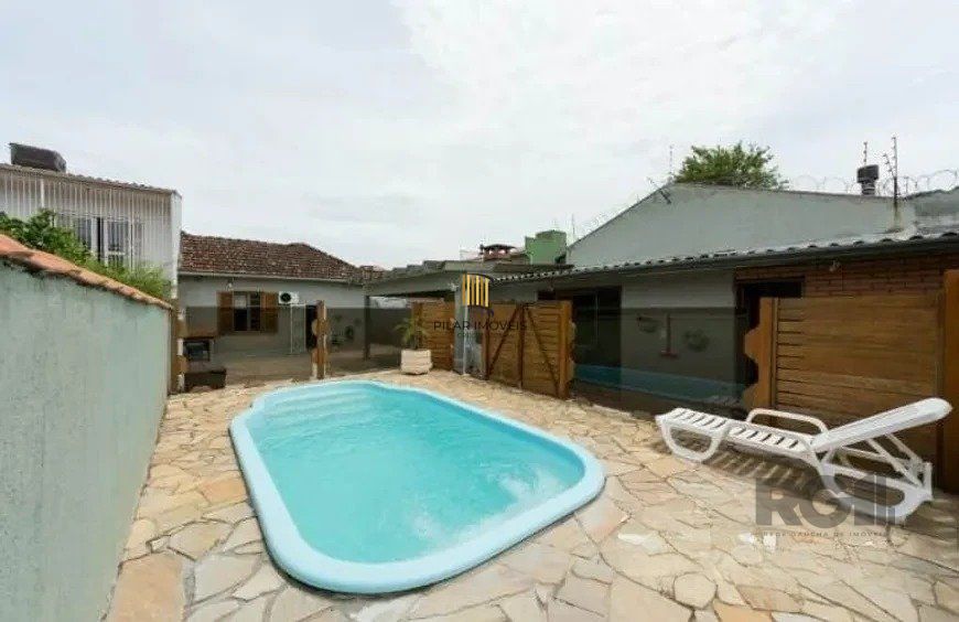 Casa 03 dormitórios com piscina próxima a Av. Prof. Oscar Pereira e todos os recursos do bairro. - Pilar Imóveis