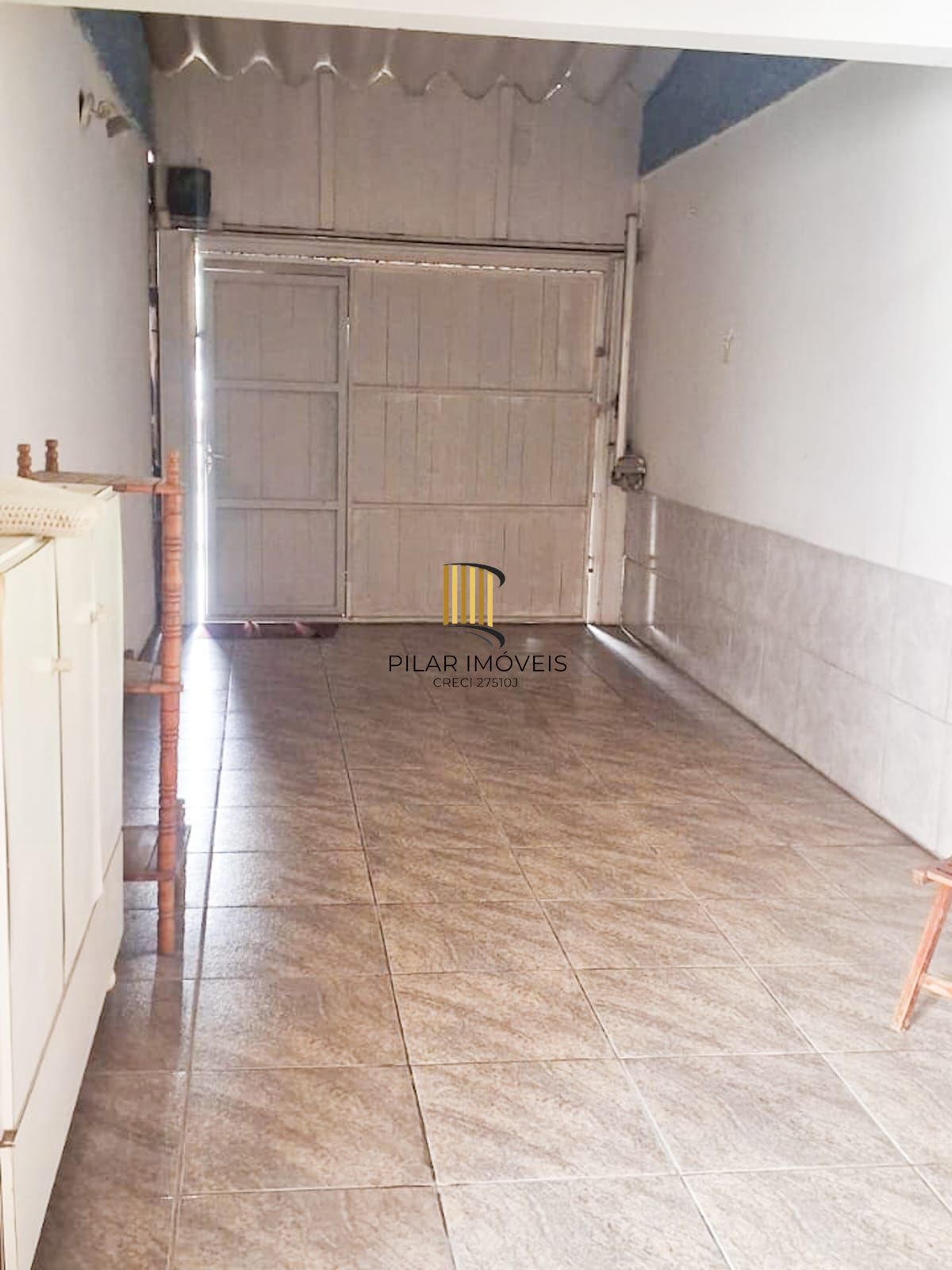 Casa no centro de Tramandaí com 3 dorm, 2 banh + edícula completa, garagem 2 carros com churrasqueira, próxima à Av. Fernandes Bastos.