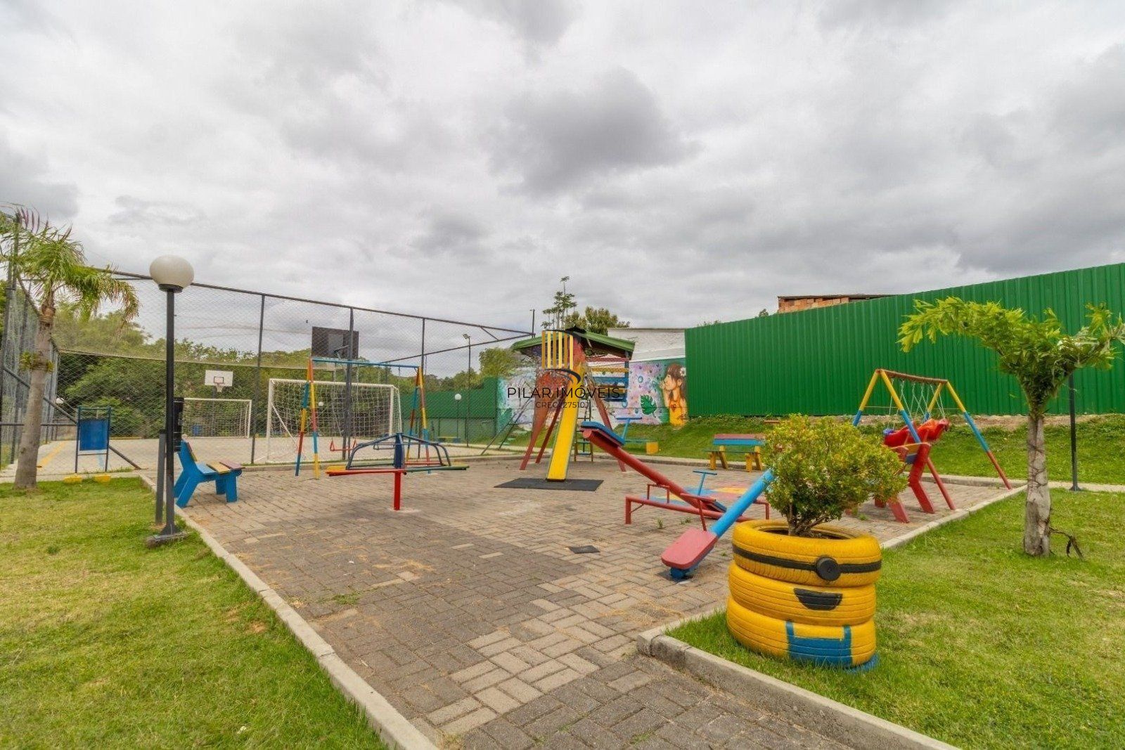 Apartamento de 2 dormitórios á venda no Bairro Jardim Itu, Porto Alegre.