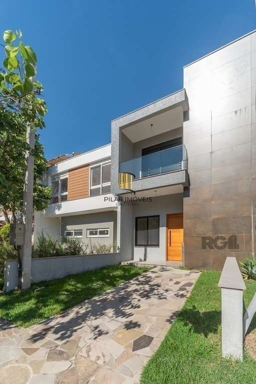 Casa de 3 dormitórios no bairro Hípica