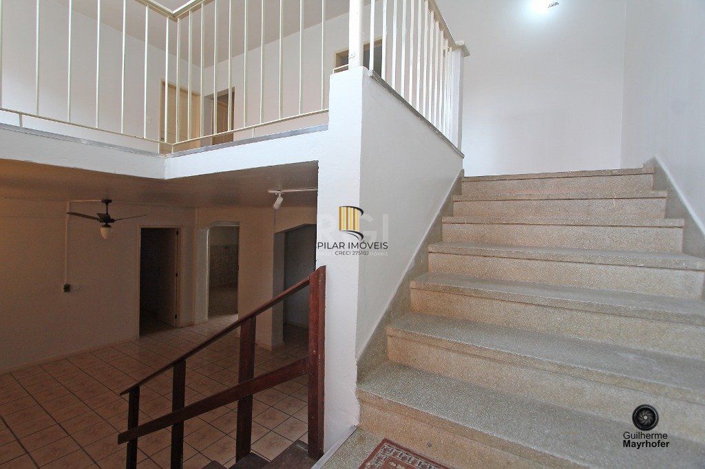 Casa para Venda - 233m², 4 dormitórios, 5 vagas - Nonoai