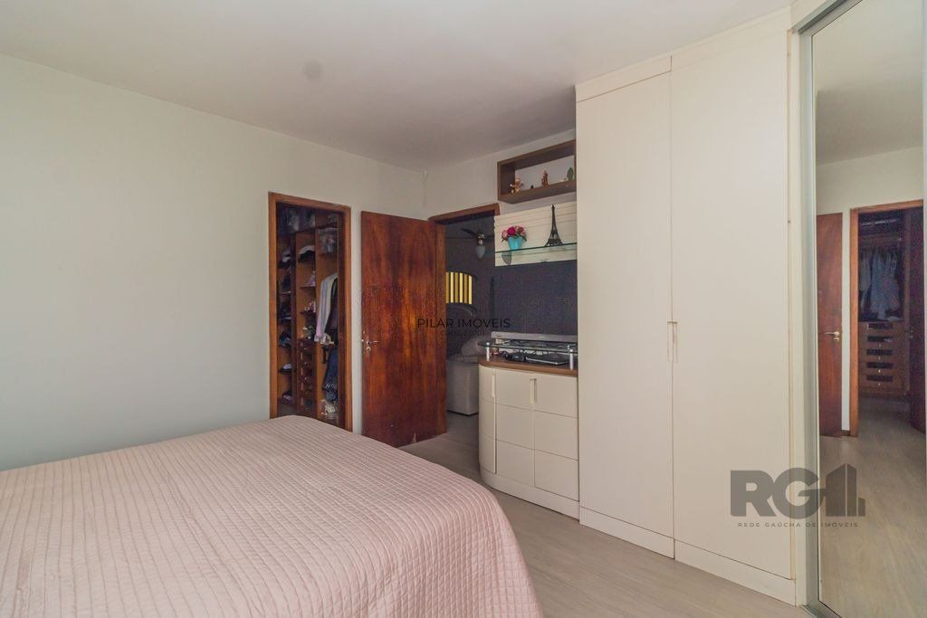 Casa com 3 dormitórios no bairro Nonoai