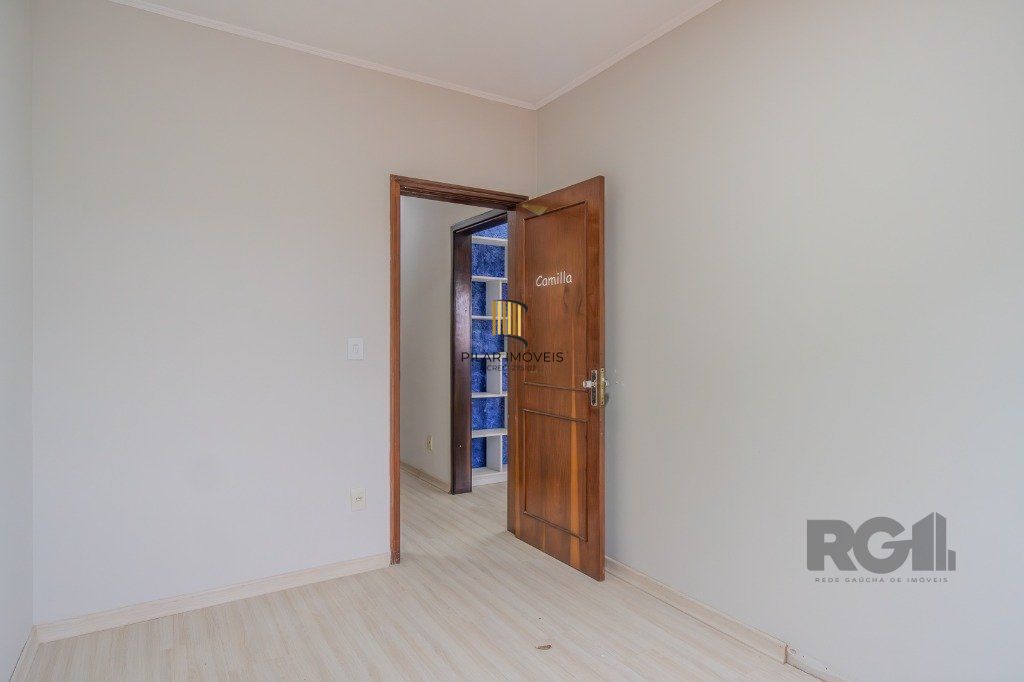 Casa de 214m² com 4 dormitórios, 1 suíte, piscina e 2 vagas no bairro Teresópolis
