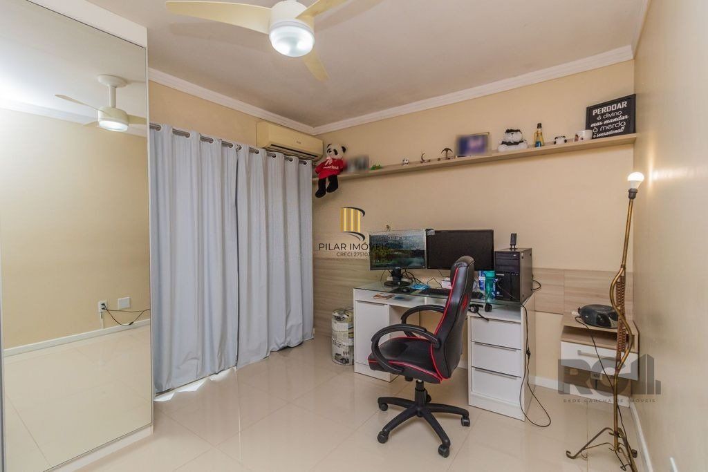 Casa de 3 dormitórios no bairro Guarujá