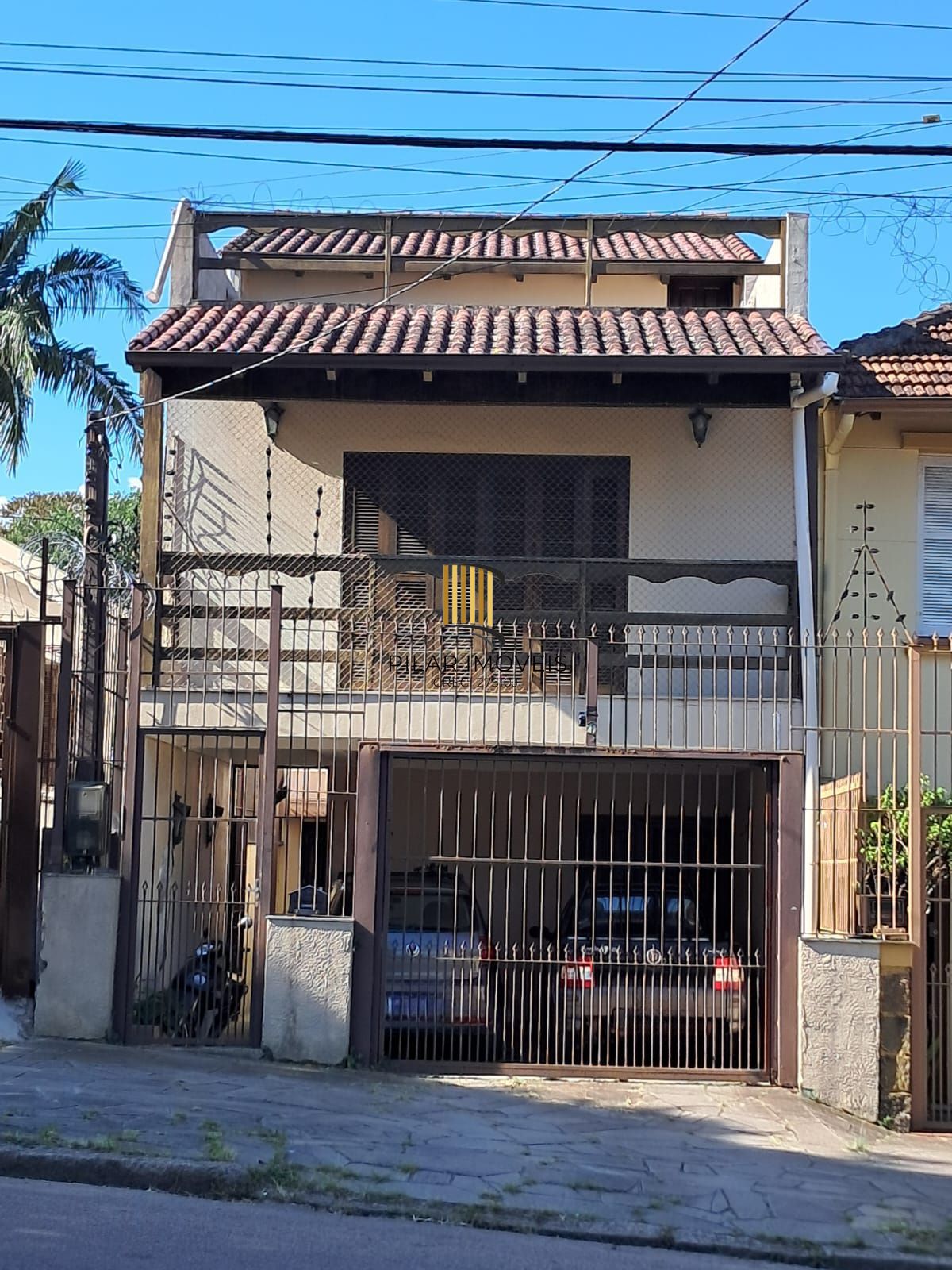 Casa de 3 dormitórios com piscina no bairro Teresópolis.