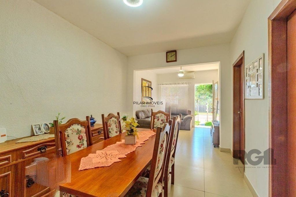 Casa de 3 dormitórios no bairro Rubem Berta