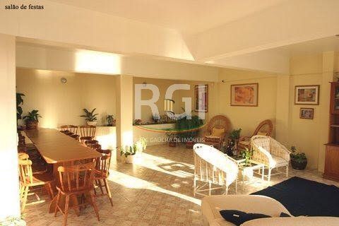 Casa para Venda - 485m², 3 dormitórios, sendo 1 suites, 4 vagas - Teresópolis