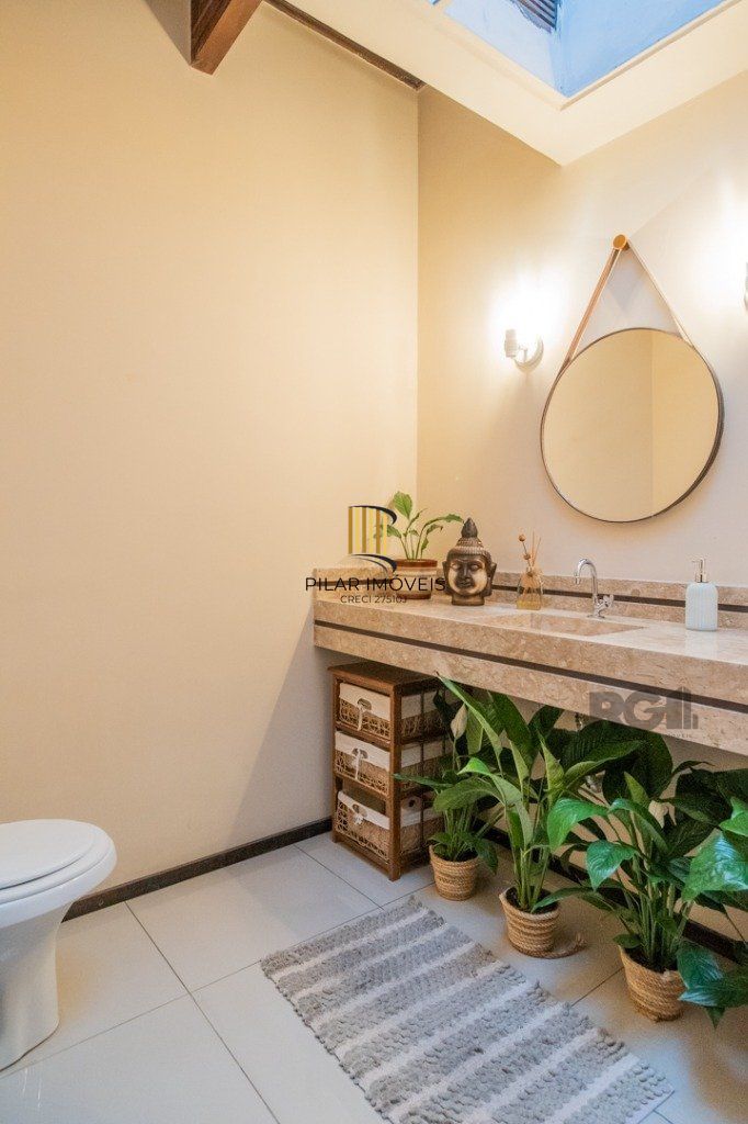 Casa 4 dormitórios no bairro Nonoai