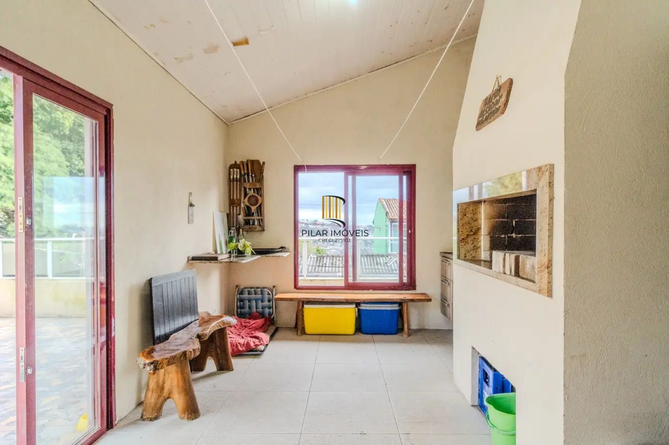 Casa de 3 dormitórios à venda em Santa Tereza, Porto Alegre.