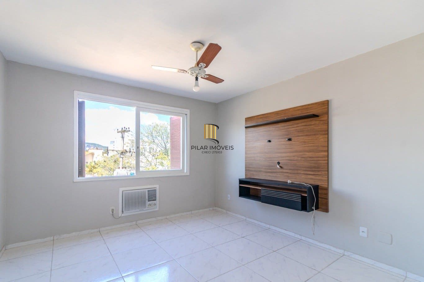 Apartamento de 2 dormitórios à venda em Vila Ipiranga, Porto Alegre.