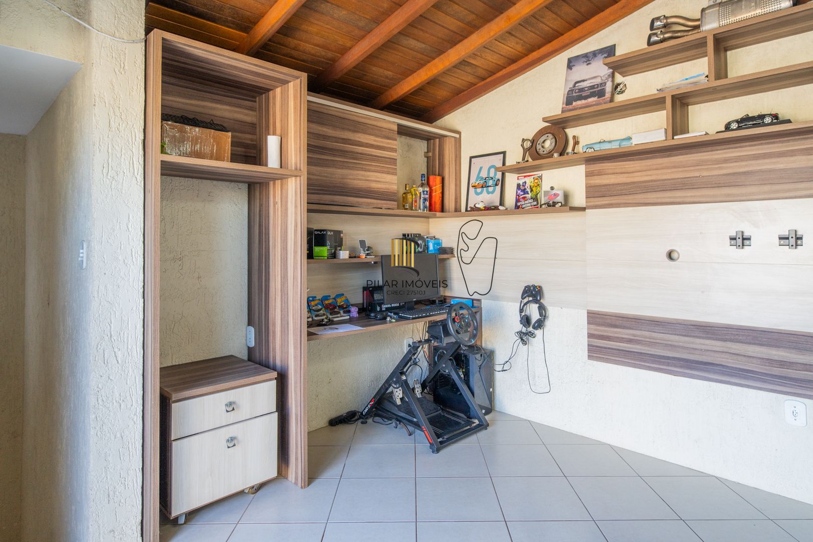Casa em condomínio de 105m² - 2 dormitórios e 1 vaga no bairro Guarujá