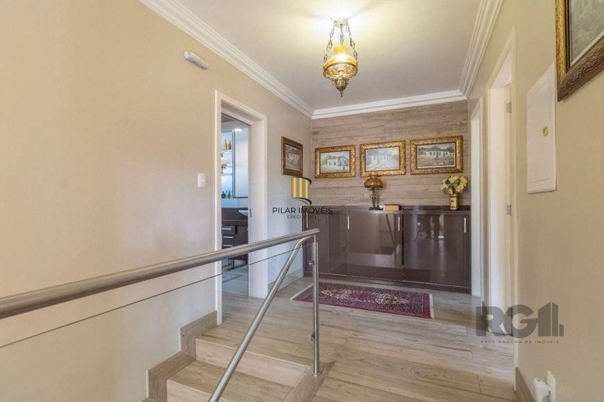 Casa 280m² - 3 dormitórios, 1 suíte, 2 vagas no bairro Jardim Itú