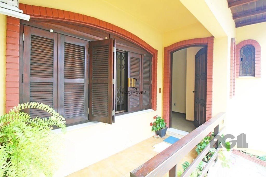 Excelente casa de 154m² com 3 dormitórios e 2 vagas.