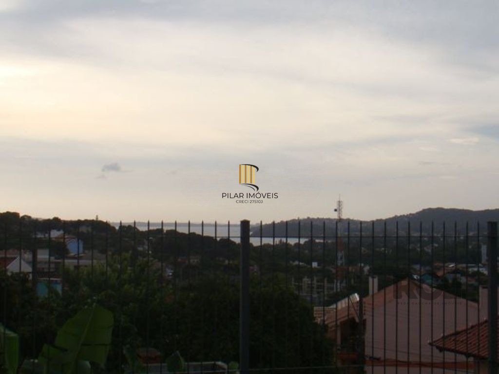 Casa de 370m² - 4 dormitórios, 2 suítes e 4 vagas de garagem no bairro Espírito Santo