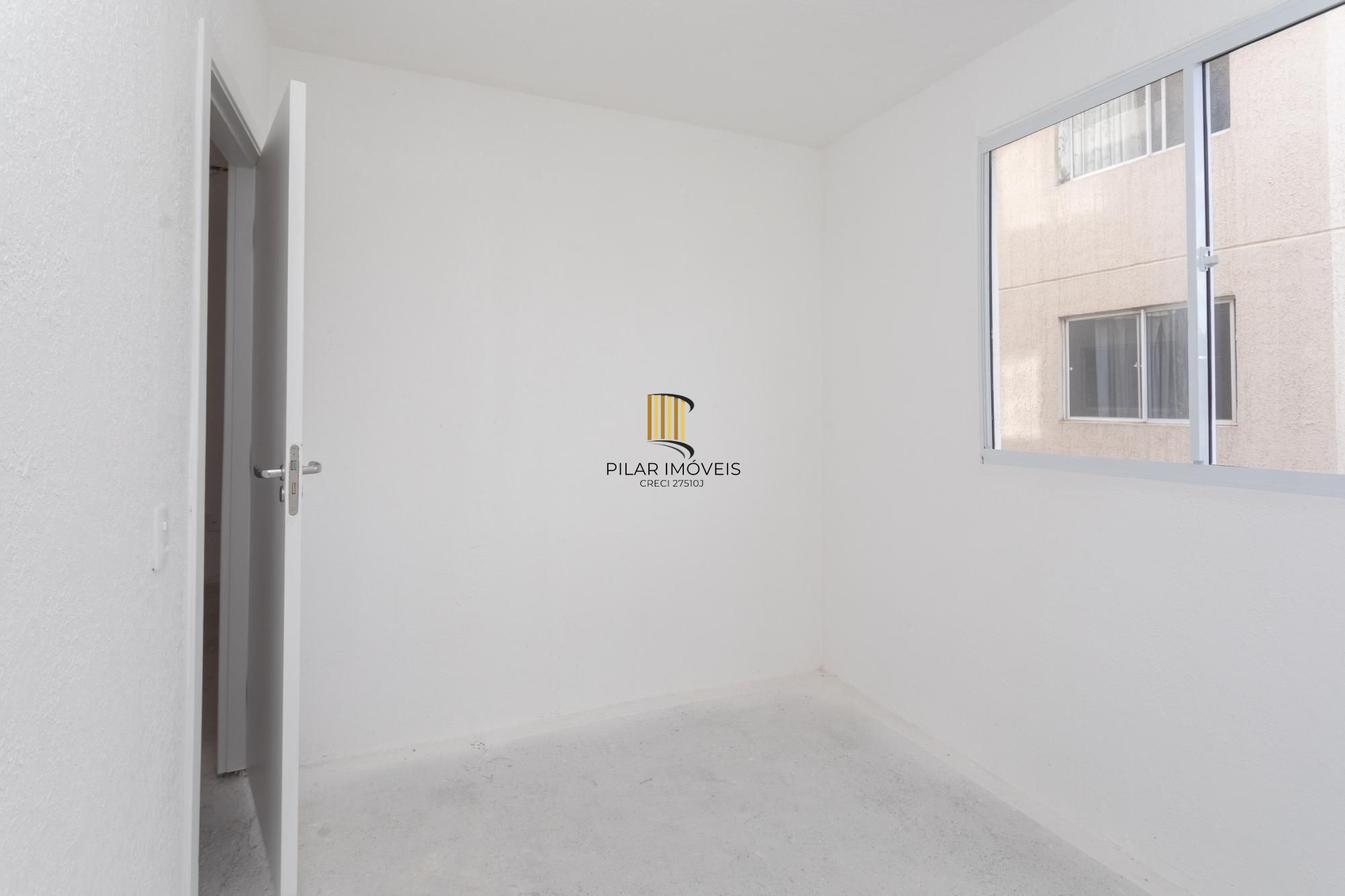Apartamento á venda de 2 dormitórios no Bairro Protásio Alves.