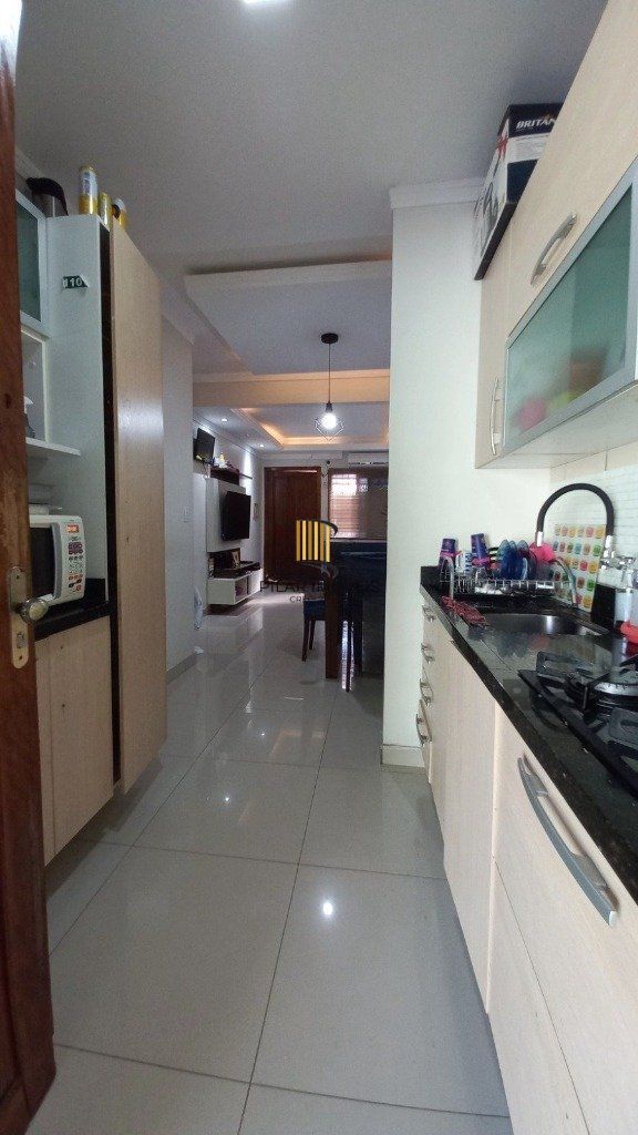 Casa de 2 dormitórios localizada no bairro Hípica