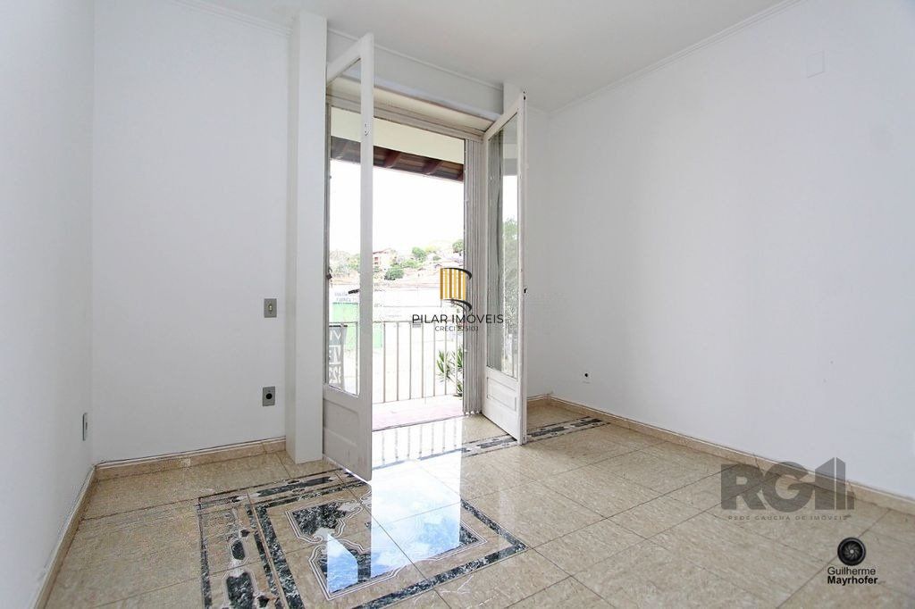 Casa com 5 suítes, 7 banheiros, 4 vagas no bairro Partenon
