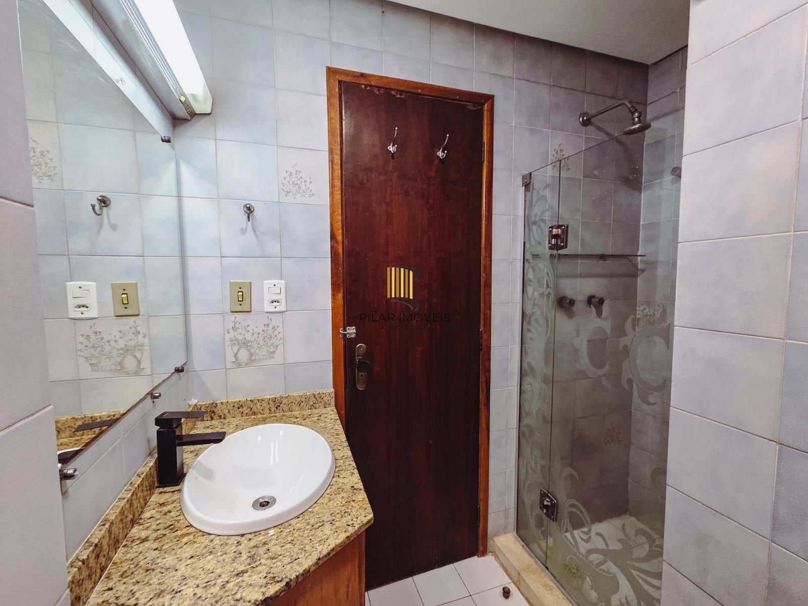 COBERTURA NO MENINO DEUS - 2 DORM, 2 BANH, 2 VAGAS COBERTAS - VISTA PANORÂMICA