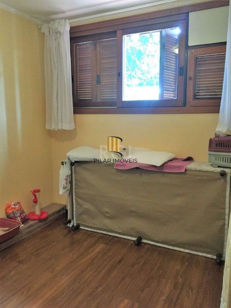 Casa de 270m² - 3 dormitórios, 1 suíte, churrasqueira, pátio e 3 vagas de garagem