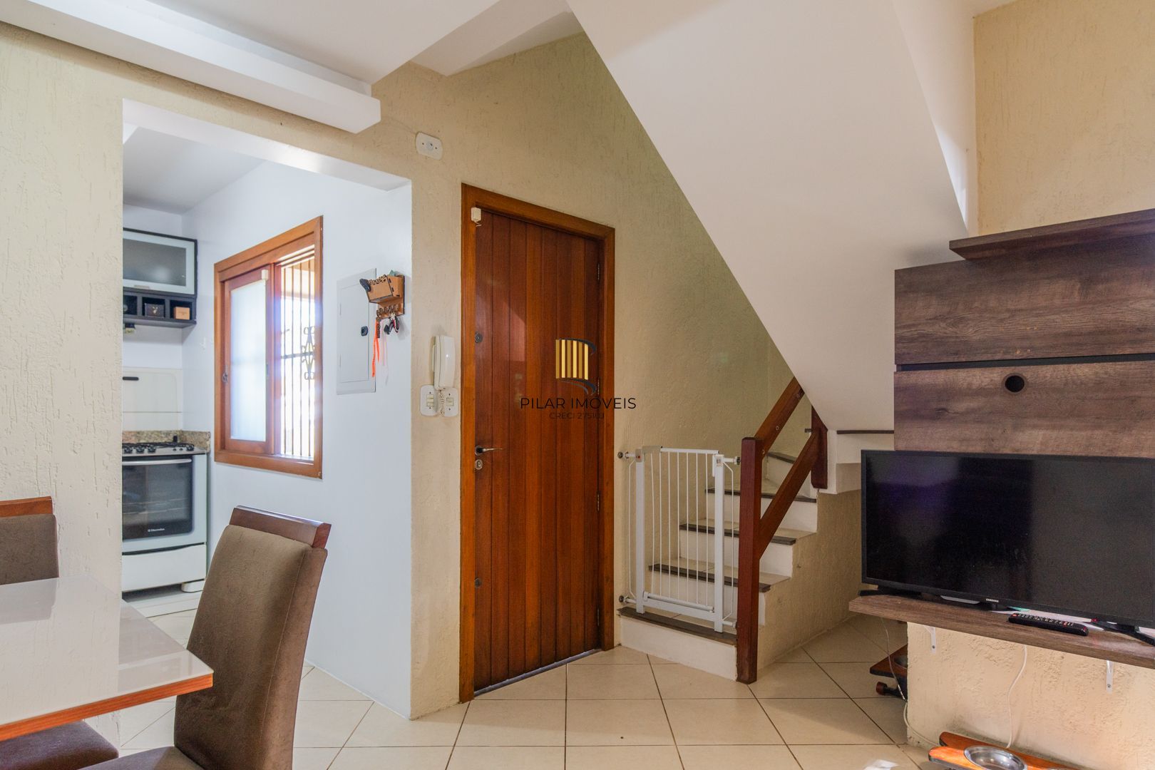 Casa em condomínio de 105m² - 2 dormitórios e 1 vaga no bairro Guarujá