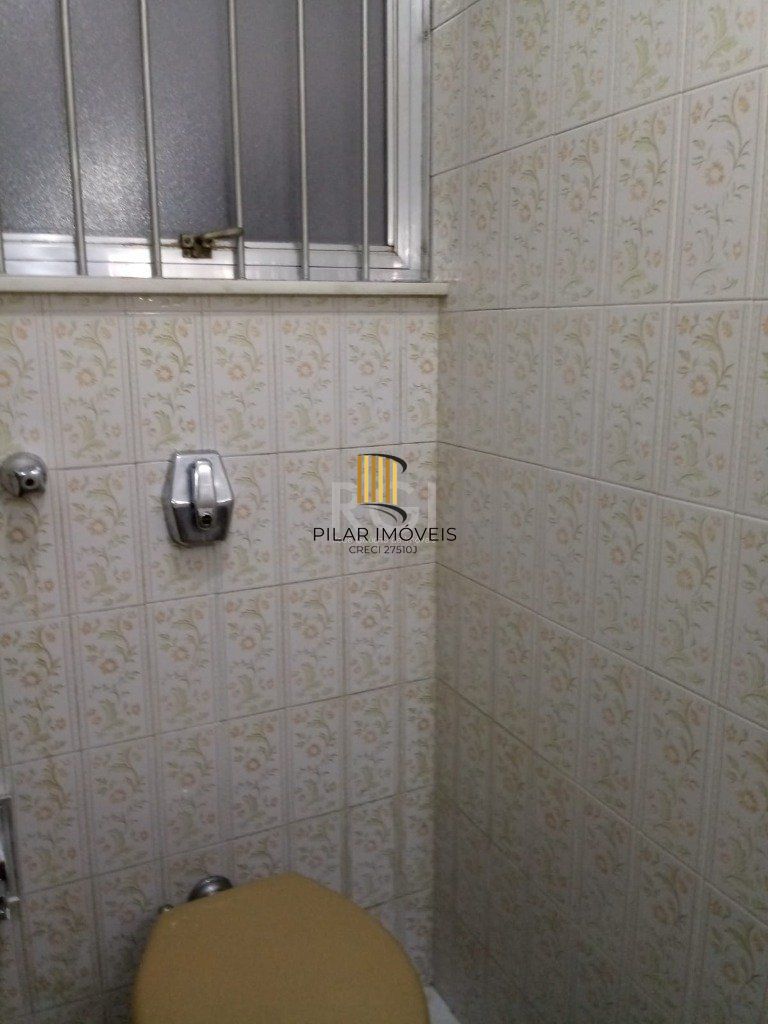 Apartamento com 03 dormitórios, churrasqueira e vaga de garagem no Menino Deus