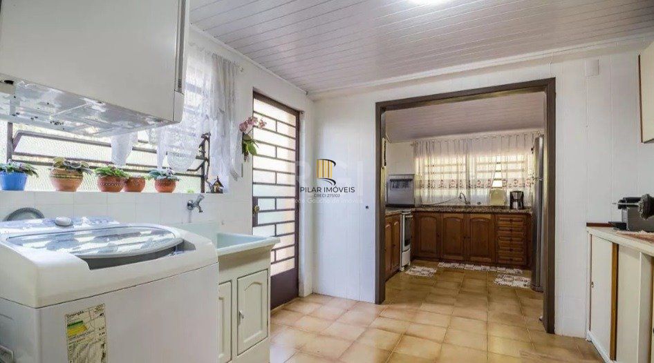 Casa para Venda - 294.4m², 4 dormitórios, sendo 2 suites, 2 vagas - Nonoai
